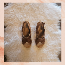 Carregue a imagem no visualizador da Galeria, Clarks Brown Cork Wedge Heel Sandals (Pre-Loved) Size 7.5
