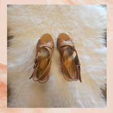 Carregue a imagem no visualizador da Galeria, Clarks Brown Cork Wedge Heel Sandals (Pre-Loved) Size 7.5
