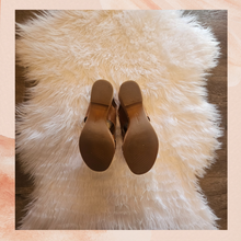 Carregue a imagem no visualizador da Galeria, Clarks Brown Cork Wedge Heel Sandals (Pre-Loved) Size 7.5
