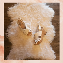 Carregue a imagem no visualizador da Galeria, Clarks White Cork Wedge Heel Sandals (Pre-Loved) Size 7M
