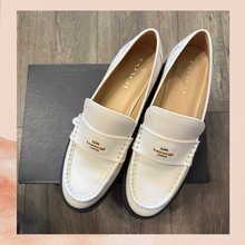 Carica l'immagine nel visualizzatore della galleria, Coach Ruthie Cream Leather Platform Loafer (Pre-Lover) Size 11B
