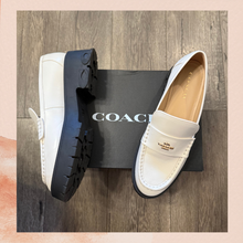 Carica l'immagine nel visualizzatore della galleria, Coach Ruthie Cream Leather Platform Loafer (Pre-Lover) Size 11B

