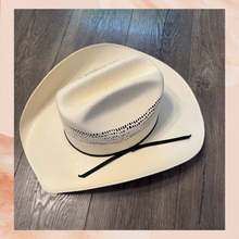 Laden Sie das Bild in den Galerie-Viewer. Cody James Natural Ivory Hard Straw Cowboy Hat (Pre-Loved) Size 7 1/8
