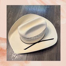Carica l'immagine nel visualizzatore della galleria, Cody James Natural Unisex Cowboy Hat With Thin Black Tie (Like New) (Pre-Loved) Size 7 1/8
