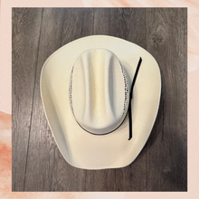 Laden Sie das Bild in den Galerie-Viewer. Cody James Natural Ivory Hard Straw Cowboy Hat (Pre-Loved) Size 7 1/8
