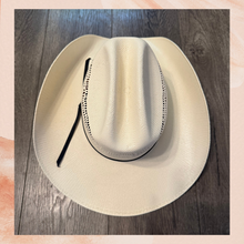 Laden Sie das Bild in den Galerie-Viewer. Cody James Natural Ivory Hard Straw Cowboy Hat (Pre-Loved) Size 7 1/8
