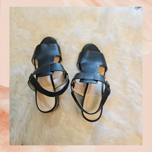 Carregue a imagem no visualizador da Galeria, Cole Haan Black Slingback Block Heel Sandals (Pre-Loved) Size 7.5
