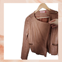 Carregue a imagem no visualizador da Galeria, Costa Blanca Brown Cropped Faux Leather Jacket (Pre-Loved) Medium
