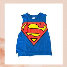 Carregue a imagem no visualizador da Galeria, Cropped Superman Logo Muscle Tank (Pre-Loved) Large

