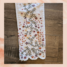 Load image into Gallery viewer, DRIFTWOOD White Cropped Embroidered Jeans (Pre-Loved) Size 28

