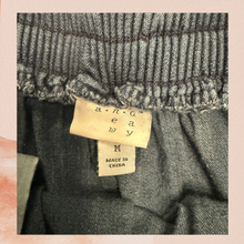 Carica l'immagine nel visualizzatore della galleria, Dark Wash Denim Pull-On Circle Skirt (Pre-Loved) Size Medium
