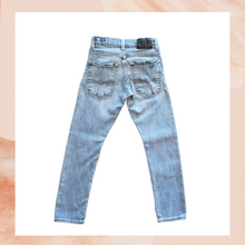 Laden Sie das Bild in den Galerie-Viewer. Denizen Light Wash Taper Fit Jeans (Pre-Loved) (Boy&#39;s) Size 8 Reg
