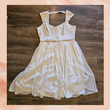 Carica l&#39;immagine nel visualizzatore della galleria, Dress The Population Cream &amp; White Sleeveless Chiffon Sweetheart Dress (Pre-Loved) XXL
