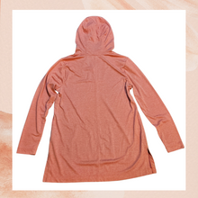 Laden Sie das Bild in den Galerie-Viewer. Duluth Salmon Pink Tunic Athletic Pullover Hoodie (Pre-Loved) Medium
