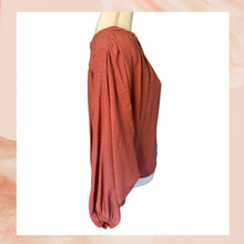 Carregue a imagem no visualizador da Galeria, Dusty Rose Textured Balloon Sleeve Button-Down Blouse (Pre-Loved) Size S/M
