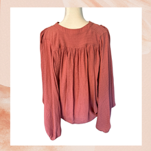 Carregue a imagem no visualizador da Galeria, Dusty Rose Textured Balloon Sleeve Button-Down Blouse (Pre-Loved) Size S/M
