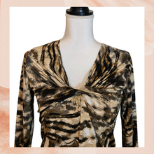 Carregue a imagem no visualizador da Galeria, Elliott Lauren Soft Knit Tan Black Animal Print Top (Pre-Loved) Small
