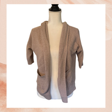 Laden Sie das Bild in den Galerie-Viewer. Express Light Tan Ribbed Half Sleeve Cardigan (Pre-Loved) Size Large

