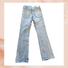 Carregue a imagem no visualizador da Galeria, Express Light Wash High-Rise Bootcut Jeans (Pre-Loved) Size 10R
