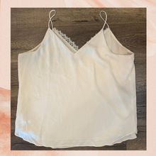 Laden Sie das Bild in den Galerie-Viewer. Express White Lace Trim Spaghetti Strap Cami Tank (Pre-Loved) Size XL
