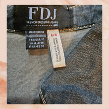 Carregue a imagem no visualizador da Galeria, FDJ French Dressing Jeans Denim Jeweled Button-Up Shirt (Pre-Loved) Size 10
