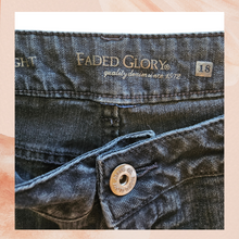 Carregue a imagem no visualizador da Galeria, Faded Glory Black Straight Leg Jeans (Pre-Loved) Size 18
