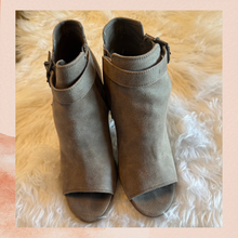 Carregue a imagem no visualizador da Galeria, Fergalicious Taupe RETRO Peep Toe Cut-Out Stacked Heel Bootie (Pre-Loved) Size 9.5M
