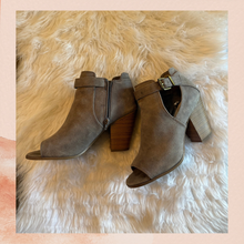 Carregue a imagem no visualizador da Galeria, Fergalicious Taupe RETRO Peep Toe Cut-Out Stacked Heel Bootie (Pre-Loved) Size 9.5M
