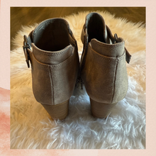Carregue a imagem no visualizador da Galeria, Fergalicious Taupe RETRO Peep Toe Cut-Out Stacked Heel Bootie (Pre-Loved) Size 9.5M

