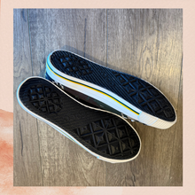 Chargez l'image dans la visionneuse de la galerie, Foco Oakland A's Low Top Print Canvas Shoes (Pre-Loved) Size 9 Men's
