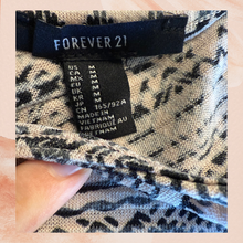 Carregue a imagem no visualizador da Galeria, Forever21 Black &amp; Beige Aztec Print Cropped Racerback Tank Top (Pre-Loved) Size Medium
