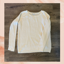 Carregue a imagem no visualizador da Galeria, GAP Off-White Waffle Knit Lightweight Sweater (Pre-Loved) Size Large
