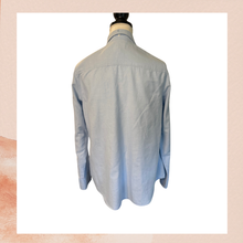 Load image into Gallery viewer, GAP Light Blue Boyfriend Fit Long Sleeve Button-Down Shirt (Pre-Loved) Medium
