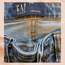 Carregue a imagem no visualizador da Galeria, GAP Medium Wash Skinny Legging Ankle Jeans (Pre-Loved) Size 27R
