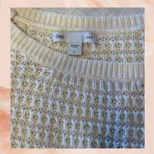 Carregue a imagem no visualizador da Galeria, GAP Off-White Waffle Knit Lightweight Sweater (Pre-Loved) Size Large
