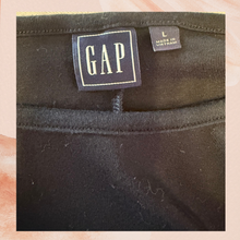 Carregue a imagem no visualizador da Galeria, GAP Solid Black Wide Neck Elbow Sleeve Fitted Knee Length Dress (Pre-Loved) Size Large
