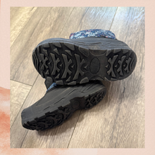 Cargue la imagen en el visor de la galería, Girls Floral Winter Snow Boots (Pre-Loved) Size 12
