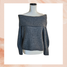 Carregue a imagem no visualizador da Galeria, Gray Chunky Knit Off Shoulder Cropped Sweater (Pre-Loved) See Measurements
