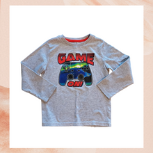 Load image into Gallery viewer, Gray Long Sleeve Gamer Graphic T-Shirt (Pre-Loved) Size 6 Boy&#39;s
