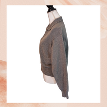 Carica l&#39;immagine nel visualizzatore della galleria, Gray Ribbed Knitted Front-Zip Sweater Jacket (Pre-Loved) Medium
