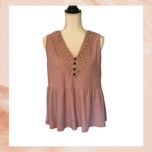 Carica l'immagine nel visualizzatore della galleria, Greathe Curve Dusty Rose Pink Eyelet Peplum Tank (Pre-Loved) Size 2XL
