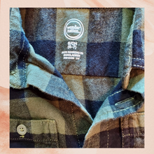 Load image into Gallery viewer, Green &amp; Black Soft Button-Down Plaid Flannel (Pre-Loved) Small 6/7 (Boy&#39;s)
