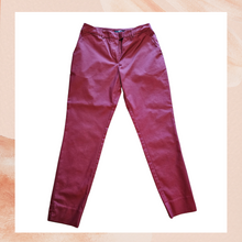 Carregue a imagem no visualizador da Galeria, H&amp;M Burgundy Ankle Pixie Slacks (Pre-Loved) Size 4
