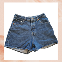 Carregue a imagem no visualizador da Galeria, H&amp;M Dark Wash Classic High-Rise Jean Shorts (Pre-Loved) Size 10
