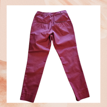 Carregue a imagem no visualizador da Galeria, H&amp;M Burgundy Ankle Pixie Slacks (Pre-Loved) Size 4
