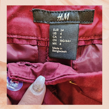 Carregue a imagem no visualizador da Galeria, H&amp;M Burgundy Ankle Pixie Slacks (Pre-Loved) Size 4
