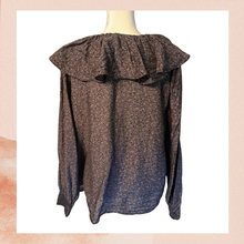 Carica l'immagine nel visualizzatore della galleria, H&amp;M Gray Floral V-Neck Long Bishop Sleeve Ruffle Neck Blouse (Pre-Loved) Size Large
