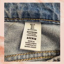 Carregue a imagem no visualizador da Galeria, H&amp;M Light Wash Super Distressed Skinny Ankle Jeans (Pre-Loved) Size 4
