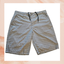 Carregue a imagem no visualizador da Galeria, Hang Ten Gray Striped Hybrid Board Shorts (Pre-Loved) Size 32
