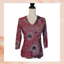 Chargez l&#39;image dans la visionneuse de la galerie, Hot Pink Striped 3/4 Sleeve Blouse (Pre-Loved) OS (See Measurements)
